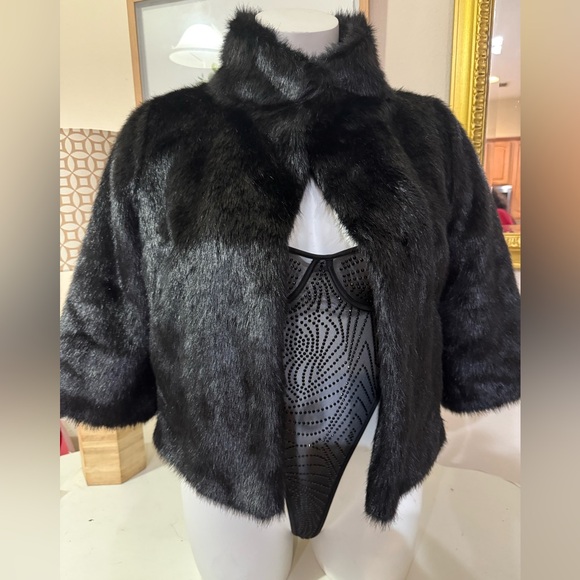 Elegant Black Faux Fur Jacket - Picture 4 of 7